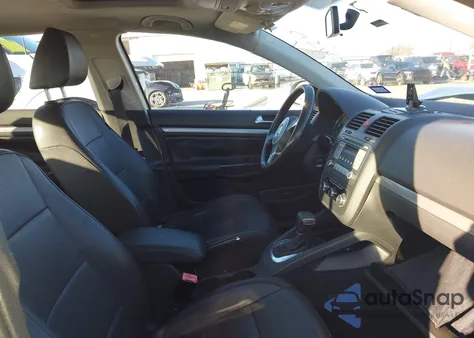 2010 Volkswagen Jetta Limited Edition z USA, uszkodzony, nr VIN 3VWRX7AJ2AM095286